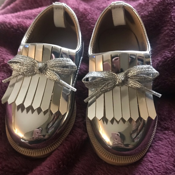 Toddler Silver crazy 8 shoes - Picture 4 of 6
